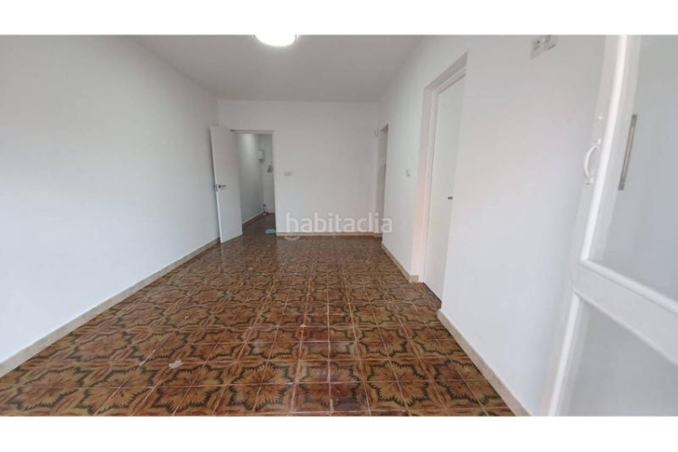 Piso  en la calle olot en Les Arenes - La Grípia - Can Montllor Terrassa