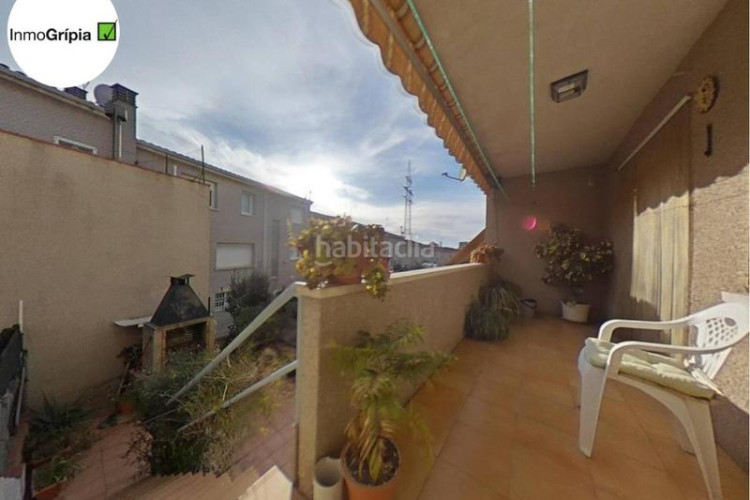 Casa adosada  en venta en les arenescan montllorla grípia08227 en Terrassa