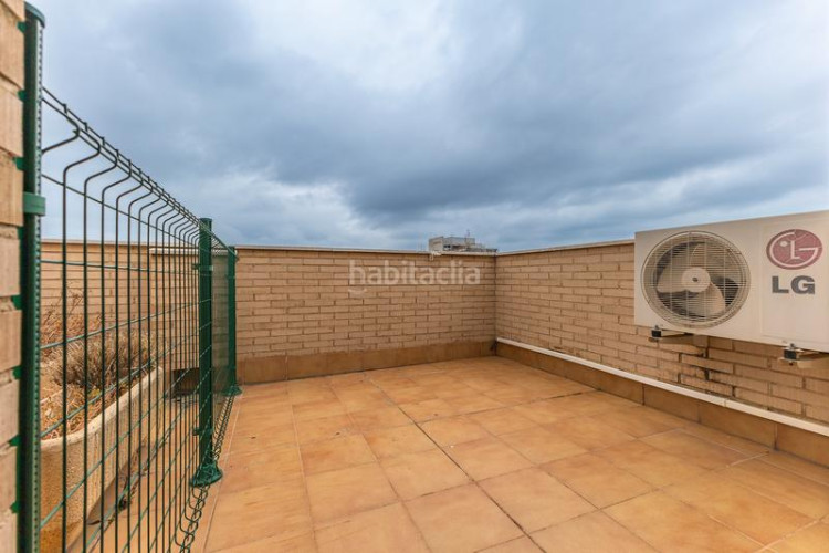 Ático  dúplex con terrazas y vistas panorámicas a un paso del centro , plaza de parking incluida en Terrassa