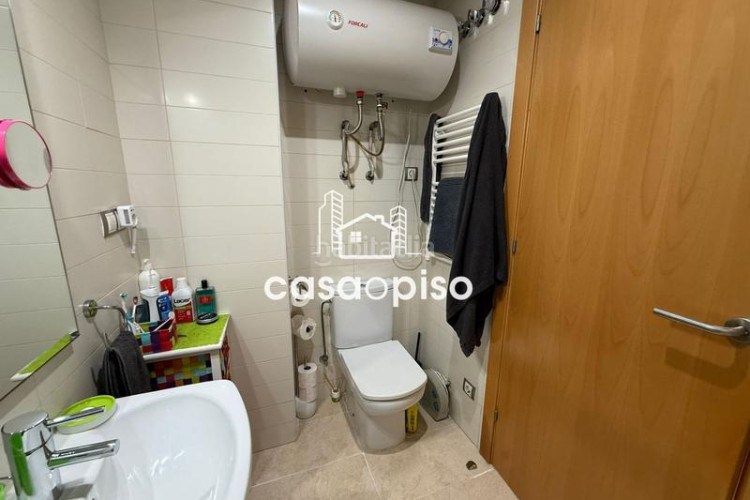 Piso acogedor piso seminuevo en ca nanglada con mucha luz, cocina americana, orientación este y construido en 2009. ideal para invertir en Terrassa