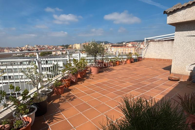 Ático espectacular y auténtico ático en una sola planta con una gran terraza con vistas despejadas en el centro!!! en Terrassa