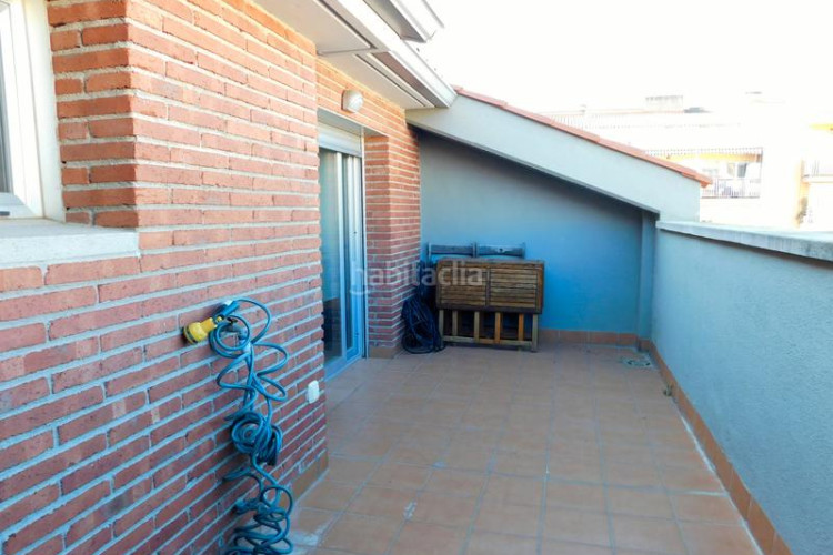 Dúplex zona de Ca n'Aurell. encantador dúplex de 2hab. + 1lav. y 1 aseo + terraza en Terrassa