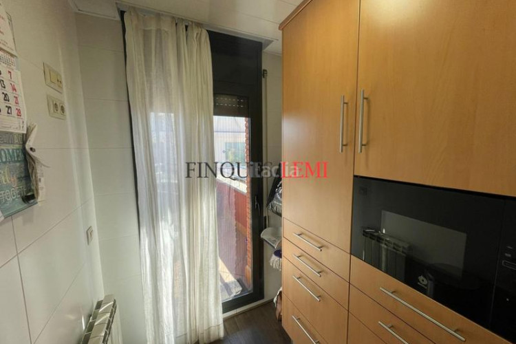 Piso dúplex de lujo con ascensor, terraza y acabados premium en Terrassa