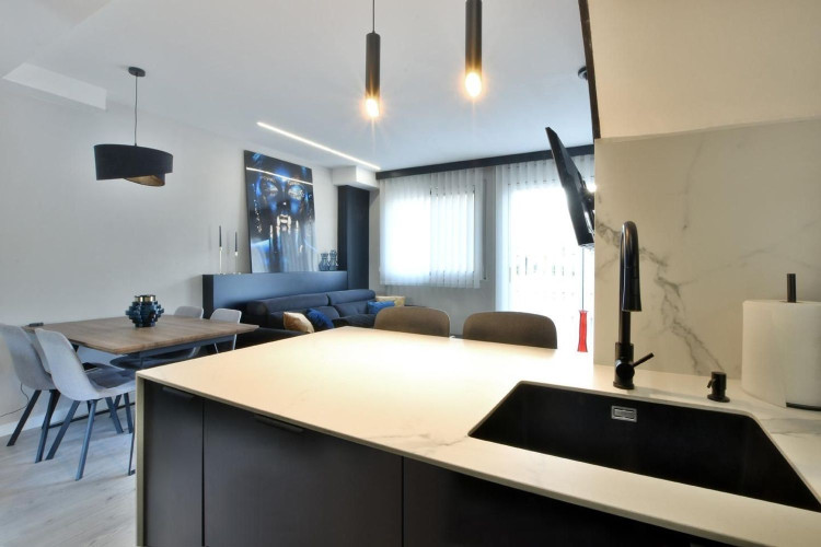 Calle de Sevilla, Egara