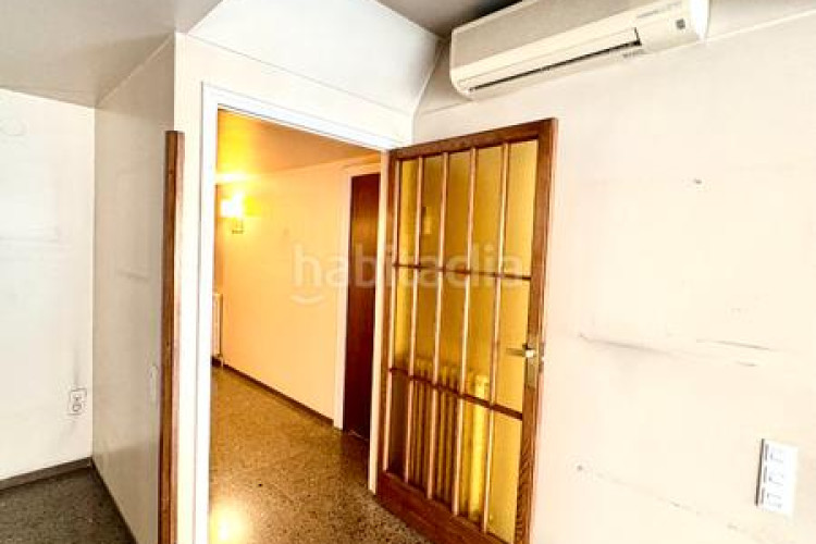 Piso  señorial único en pleno centro – 6 habitaciones, 3 baños, terraza de 200 m², parking incluido en Terrassa
