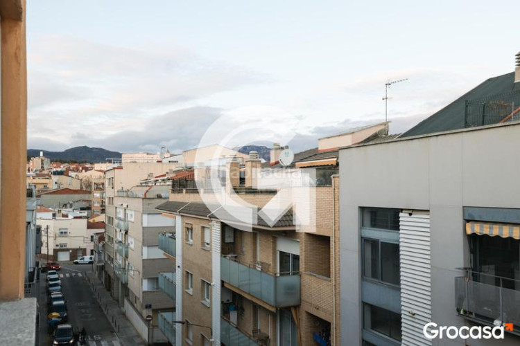Piso gran piso todo exterior en Ca n'Aurell Terrassa