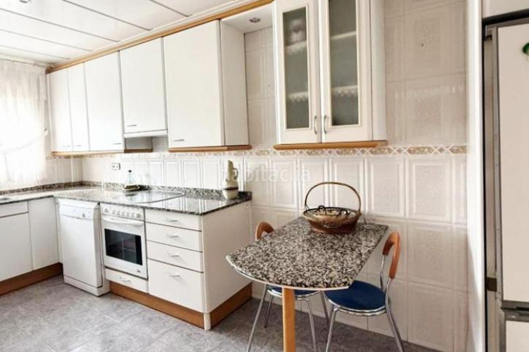 Dúplex  140 m2 de 4 hab mas estudio con 2 terrazas y parking en la plaça lluis companys en Terrassa