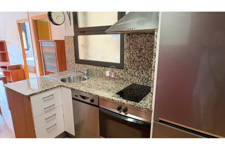 Poetesa Capara, Sant Pere Nord