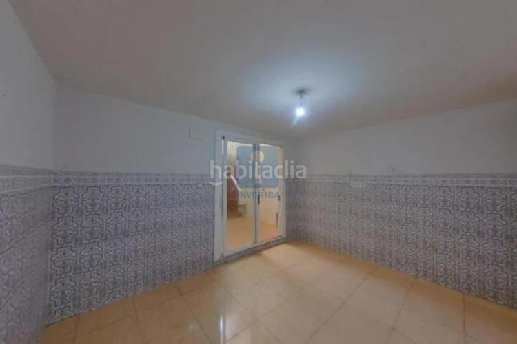 Piso inmueble ilegalmente okupado situado en la calle sant crispi 138, bajos 1, , barcelona en Terrassa