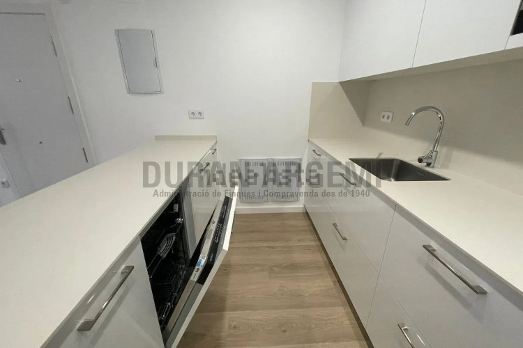 Piso en calle Transversal, 181