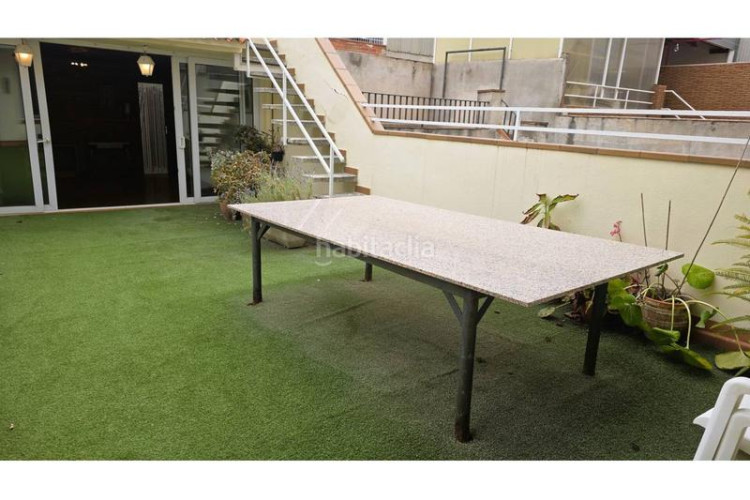Piso oportunidad piso tipo casa gran garaje y terraza en Terrassa