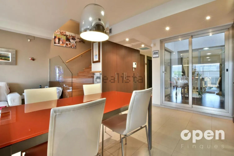 Chalet adosado en calle de la Poetessa Caparà