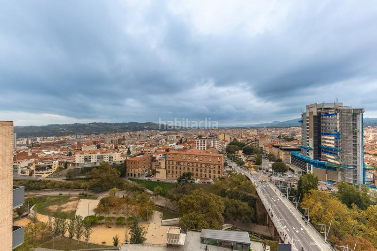 Ático  dúplex con terrazas y vistas panorámicas a un paso del centro , plaza de parking incluida en Terrassa