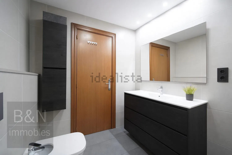 Una planta baja con alma de hogar y dos terrazas que te invitan a disfrutar de la vida