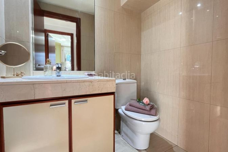 Chalet casa con piscina y vistas en zona residencial en Terrassa