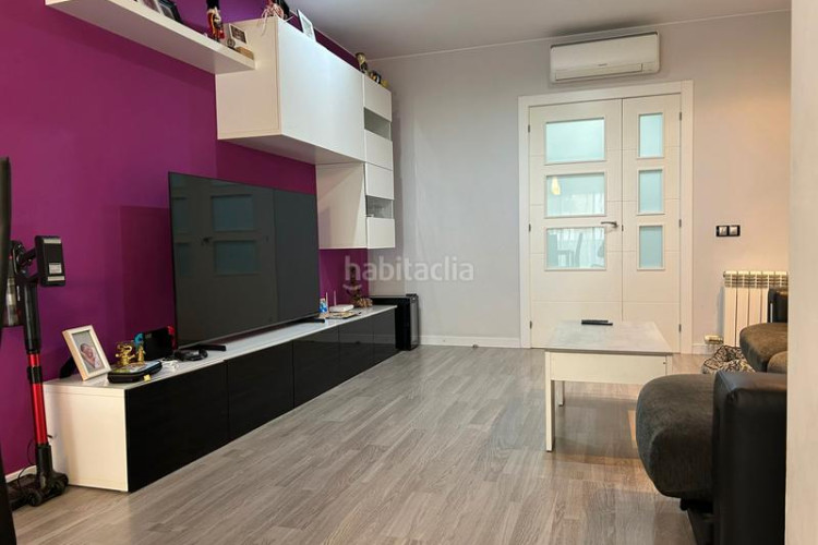 Piso zona grípia. piso de 3habs + 2 lav. + 2 balcones+ pk en Terrassa