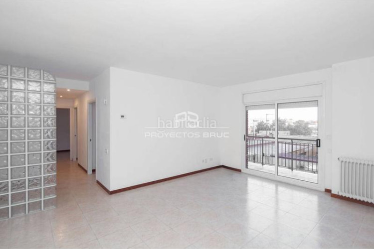 Piso  de 3 dormitorios en venta infórmese en Terrassa