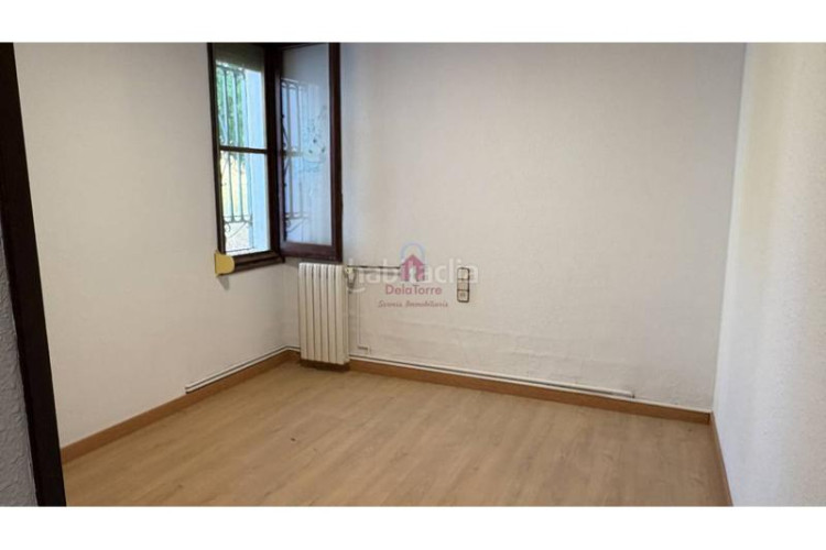 Casa  de 200m construidos en venta a 4 vientos en la urbanización font de lespardenya, en Terrassa