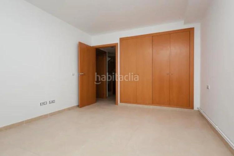 Piso errassa (barcelona). "okupado" (no se puede visitar ni hipotecar). en Terrassa