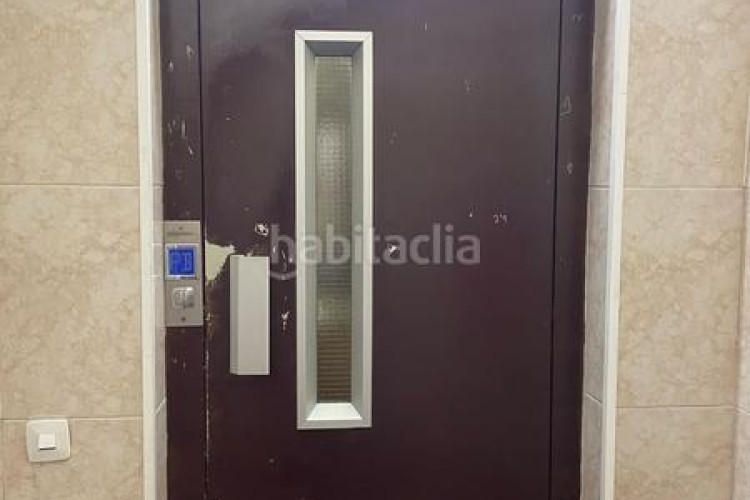 Piso  en venta en zona escoles, 3 dormitorios. en Terrassa