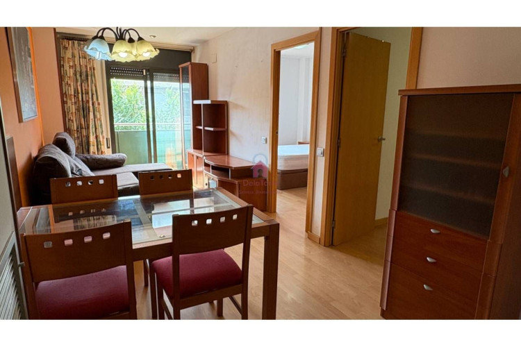 Poetesa Capara, Sant Pere Nord