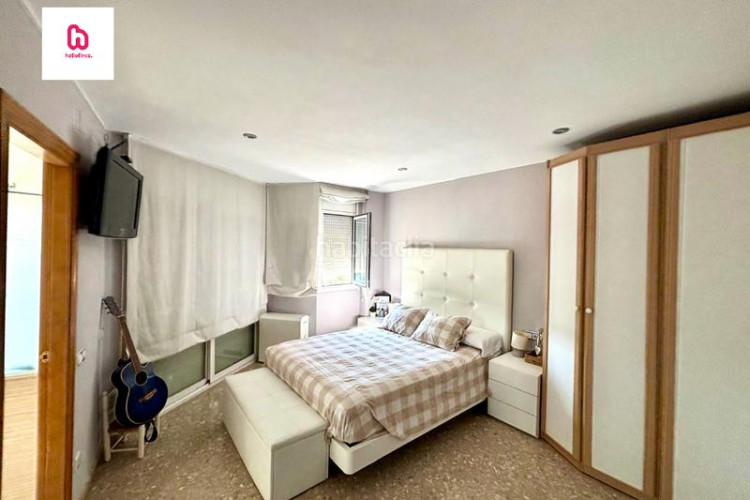 Piso  5 habitaciones con terraza balcón y lavadero para entrar a vivir en Terrassa