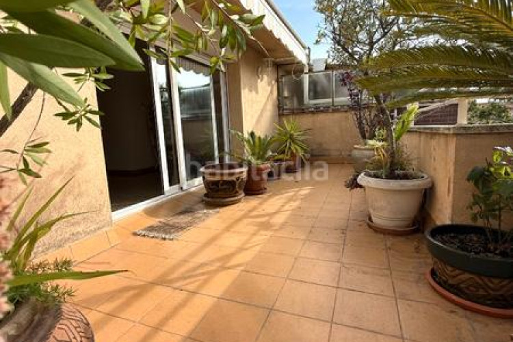 Dúplex ático dúplex, 4 habs.+ 3 wc, ascensor, parking y 2 terrazas. en Terrassa