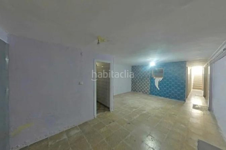 Casa adosada (barcelona). "okupado" (no se puede visitar ni hipotecar). en Terrassa