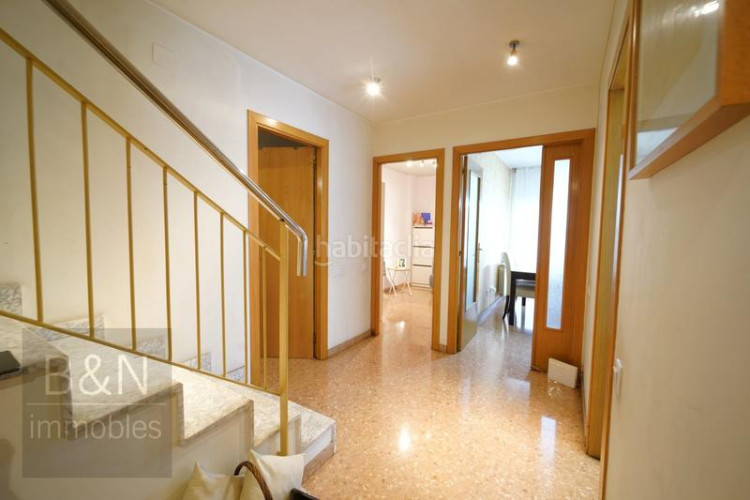 Dúplex un hogar con espacios amplios, una espectacular terraza, balcón y tres dormitorios en Terrassa