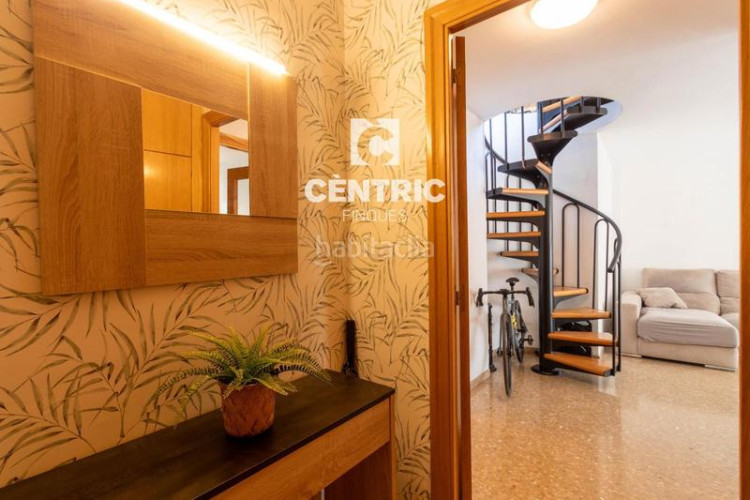 Dúplex ático dúplex de tres habitaciones y estudio. en Terrassa
