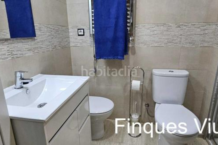 Piso  en planta baja totalmente actualizado 3 hb. con patio y parking en Terrassa