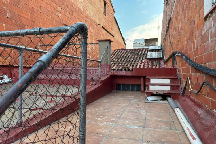 Casa adosada zona de Can Palet. casa adosada de 3hab. + 1lav. + patio + terraza en Terrassa