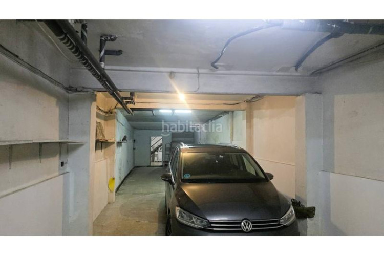Piso oportunidad piso tipo casa gran garaje y terraza en Terrassa