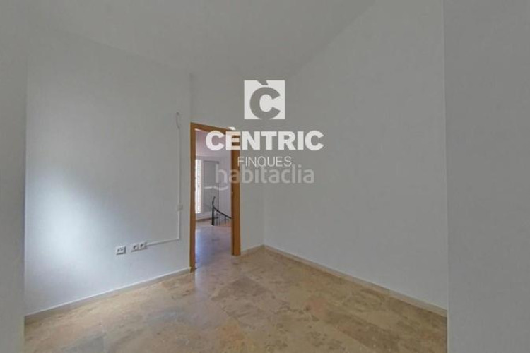 Dúplex piso espacioso con 4 habitaciones gran inversión ! en Terrassa