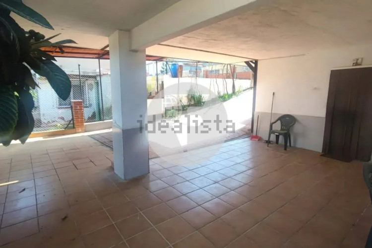 Casa independiente en calle del Camerun