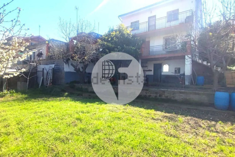 Casa independiente en calle del Camerun