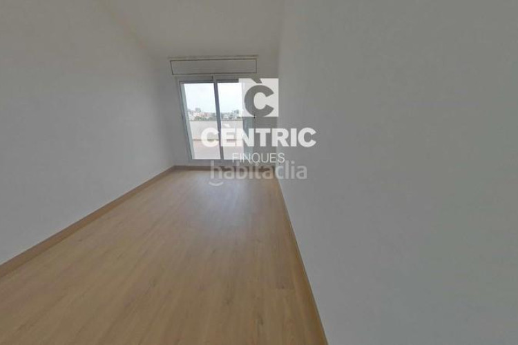 Piso amplio piso reformado con 4 habitaciones y ascensor ideal para familias o inversores! en Terrassa