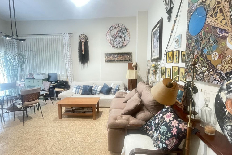 Plau00E7a del Mestre Serrat, Sant Pere