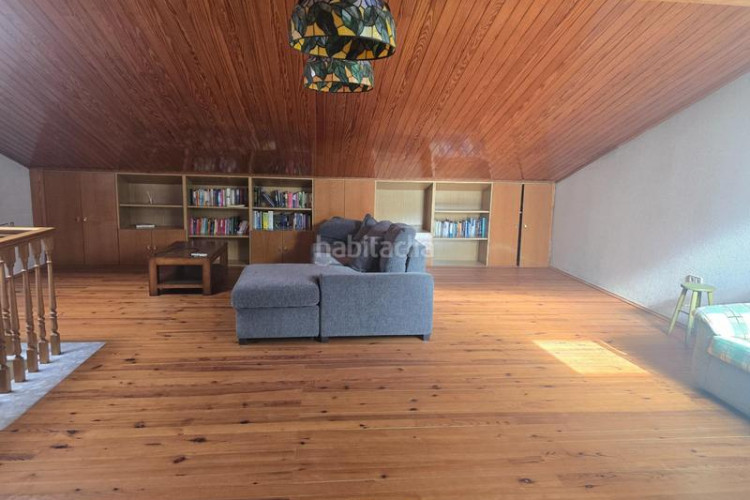 Chalet casa de 3 plantas con piscina y gran garajealmacén en Terrassa
