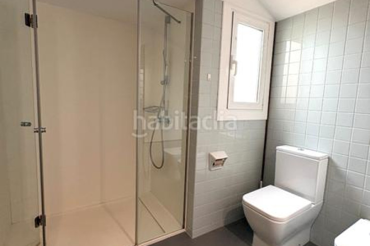 Piso  señorial único en pleno centro – 6 habitaciones, 3 baños, terraza de 200 m², parking incluido en Terrassa
