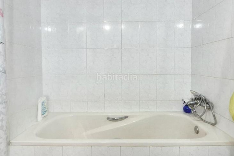 Piso pis de 4 hab amb parquing i espectacular de traster 25 m2 a la gripia en Terrassa