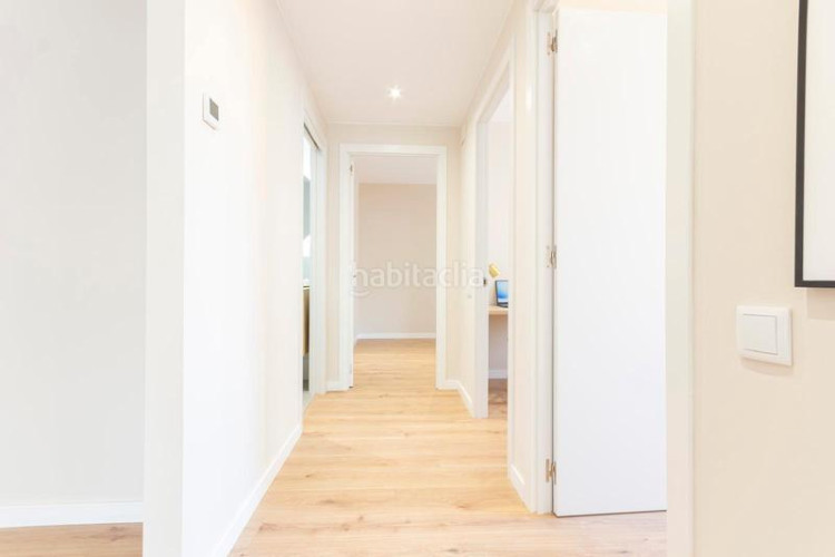 Piso precioso piso en inmejorable ubicación: vivienda esquinera con mucha luz: salón-comedor-cocina, 3 habitaciones, 2 baños, terraza.. en Terrassa