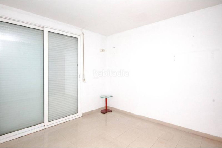 Piso  de 1 dormitorio, finca del 2006 en venta infórmese en Terrassa