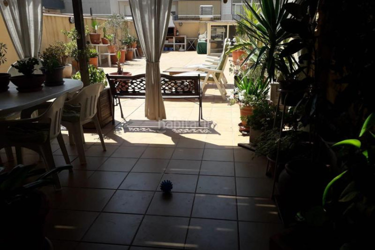 Piso  en venta, ,francesc macià. 4 hab, 2 baños. terraza 100 m2. ascensor, calefacción, a.a. pk opcional alquiler en Terrassa