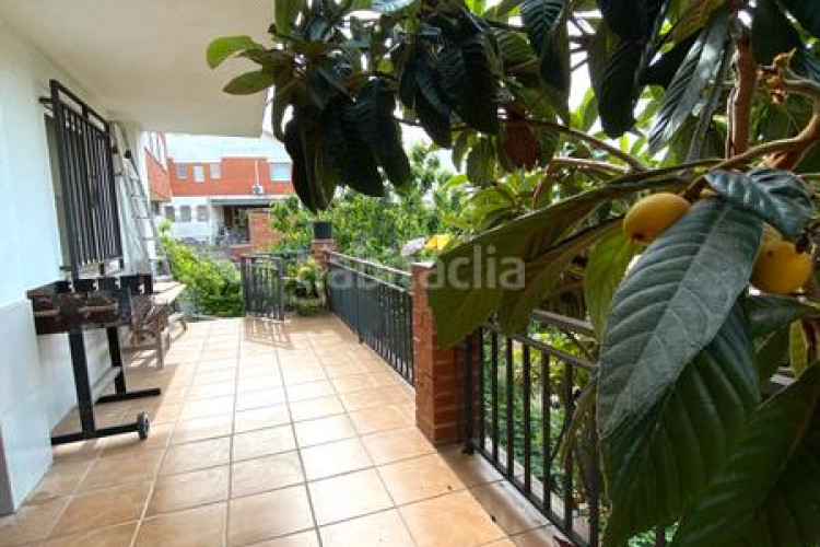 Chalet  bifamiliar ubicado en Can Parellada en Terrassa