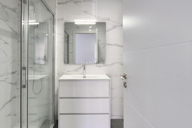 Dúplex duplex invertit obra nova de 160 m2 4 hab dobles i 4 terrasses al carrer transversal en Terrassa