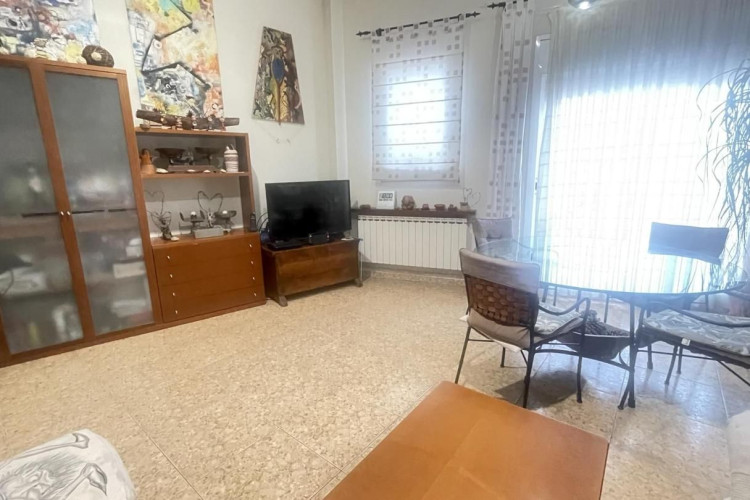 Plau00E7a del Mestre Serrat, Sant Pere