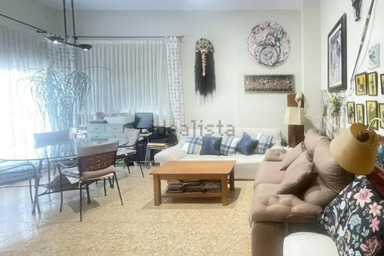 Piso en plaza del Mestre Serrat