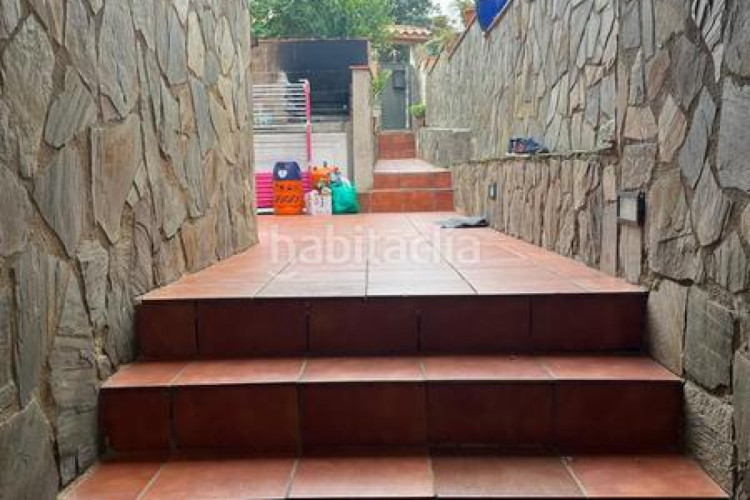 Chalet  en venta en La Cogullada, 5 dormitorios. en Terrassa