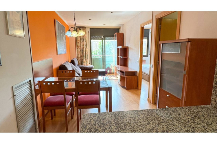 Poetesa Capara, Sant Pere Nord